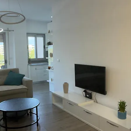 View 3 Bedroom Prime Location Appartement