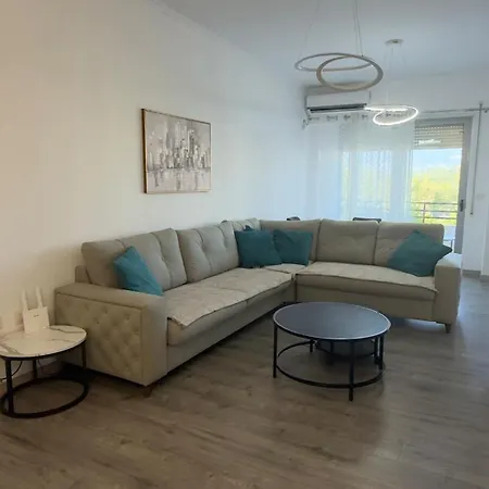 View 3 Bedroom Prime Location *