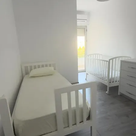 View 3 Bedroom Prime Location Appartement *